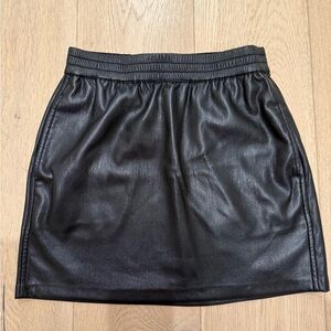 Aritzia Babaton Faux Leather Skirt